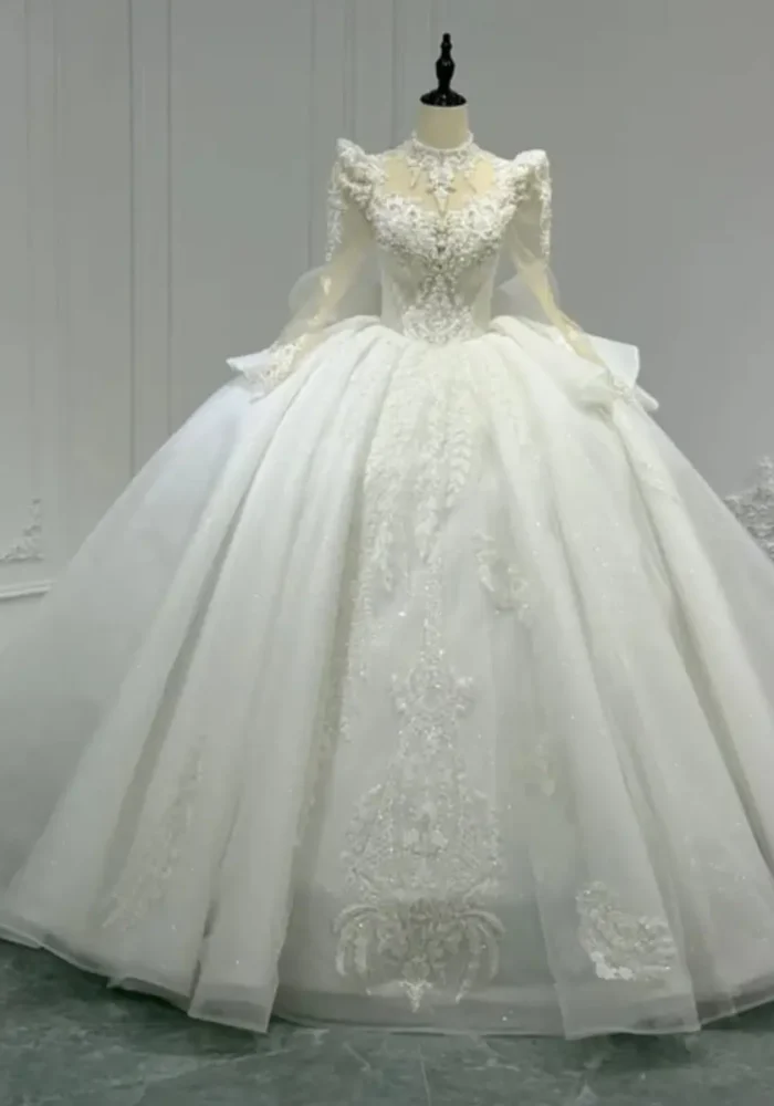 Luxury Ivory Wedding Dress Beaded Long Sleeve Ball Gown Wedding Gown Cathedral Train Elegant Bridal Dress For Princess Wedding